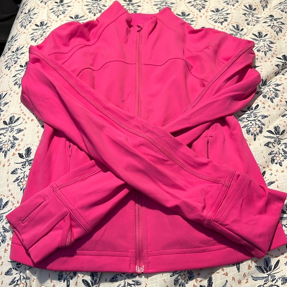 Like New Lululemon Nulu cropped Define jacket, sonic Pink, size 6